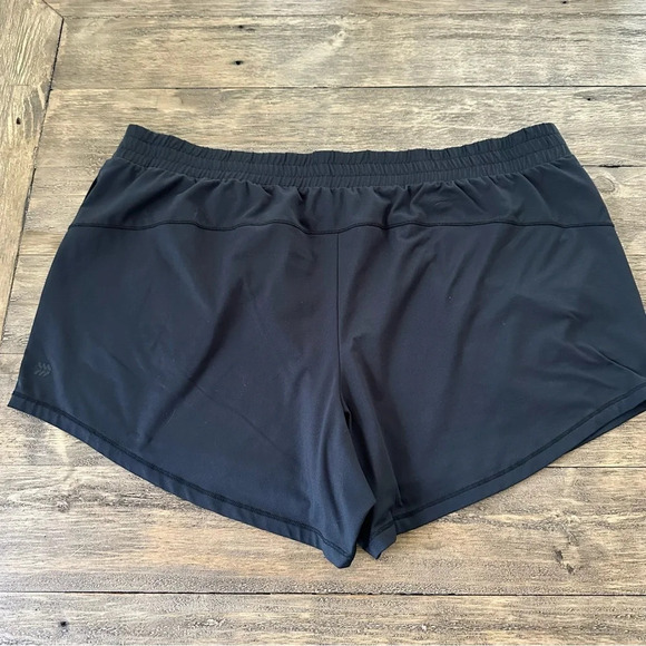 All In Motion Plus size 1X Black Knit Pull On Shorts Activewear Pockets Stretchy - Picture 3 of 3